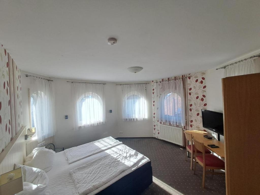 Gasthof Hirschkeller Goeppingen Ngoại thất bức ảnh